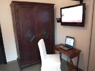 Manfredi House San Pietro Pensionat 2*