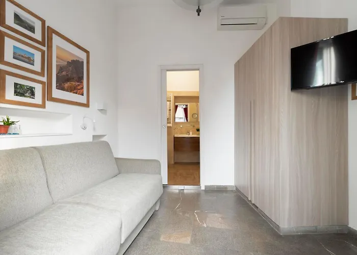 Manfredi House San Pietro 4*