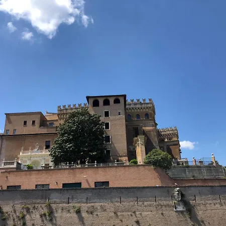 Manfredi House San Pietro Rome