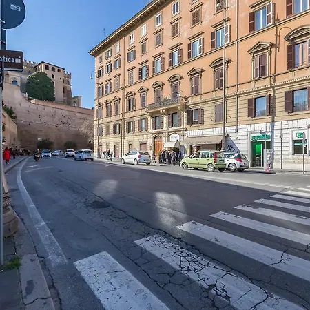 Manfredi House San Pietro 2* Rome