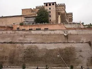 Manfredi House San Pietro Rome